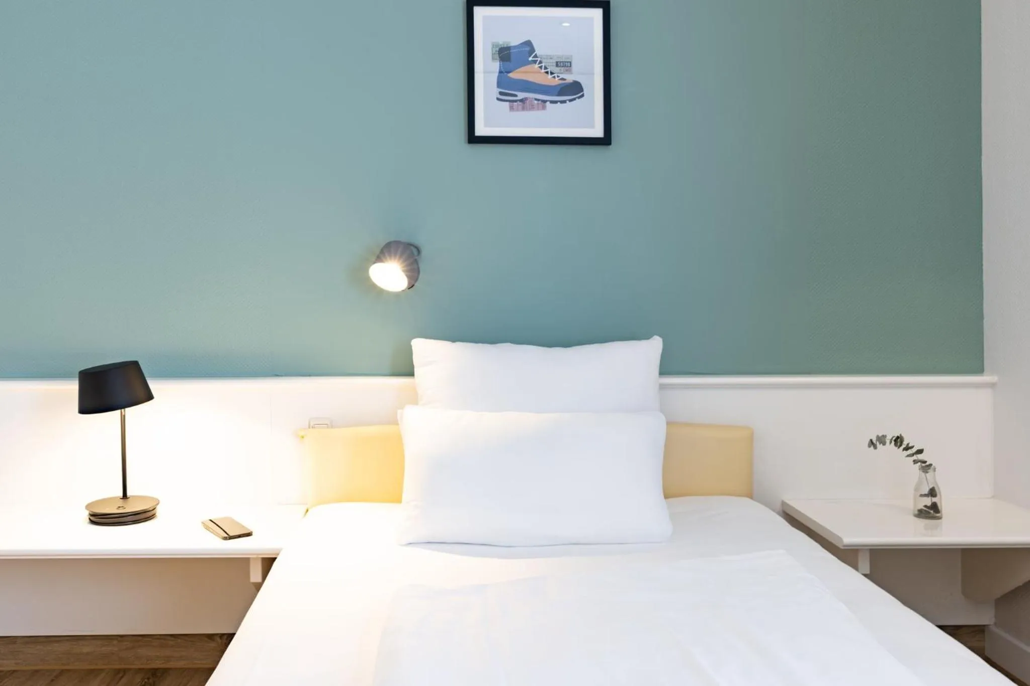 Photo of the whole room, Bed in Garner Hotel Post Aschaffenburg by IHG