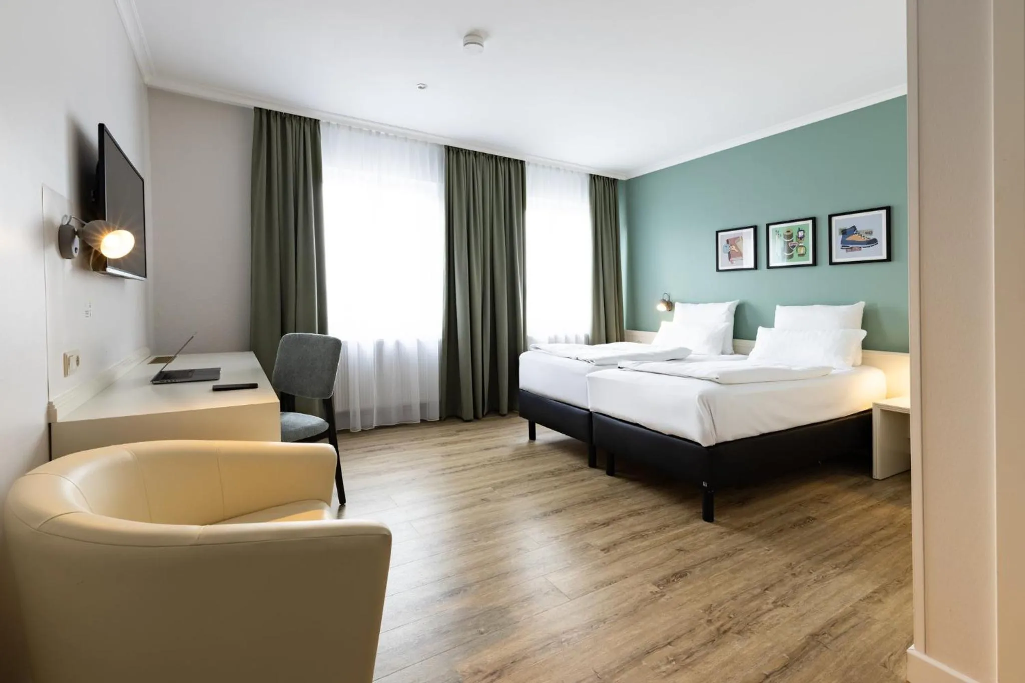 Photo of the whole room, Bed in Garner Hotel Post Aschaffenburg by IHG