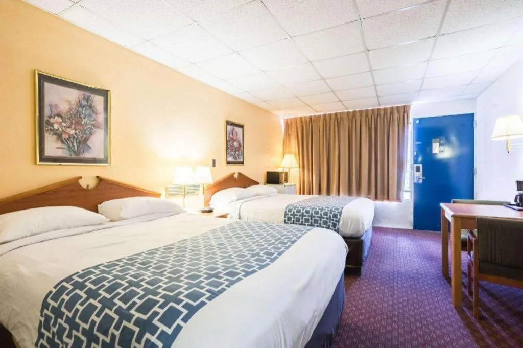 Bed in Rodeway Inn Sardis