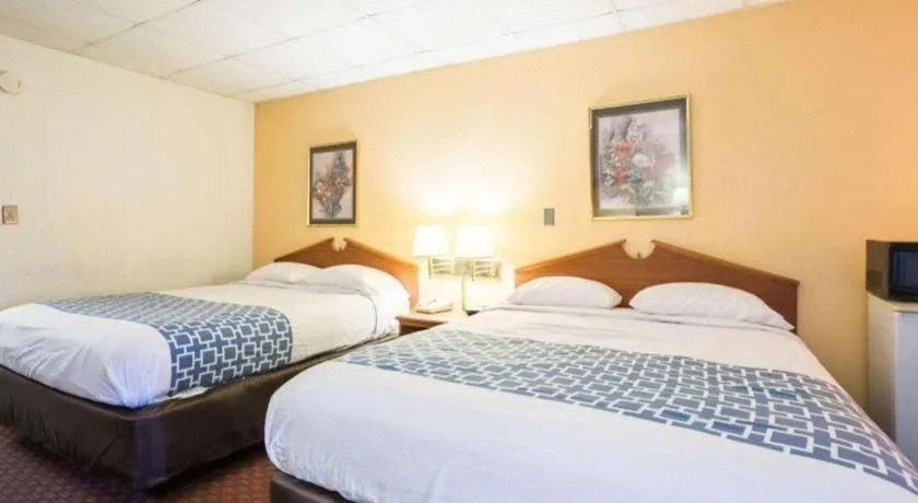 Bed in Rodeway Inn Sardis