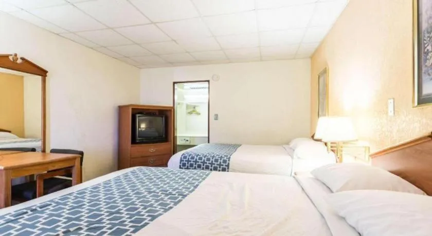 Bed in Rodeway Inn Sardis