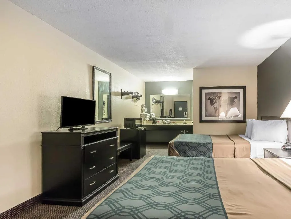 Bed in Econo Lodge Martin