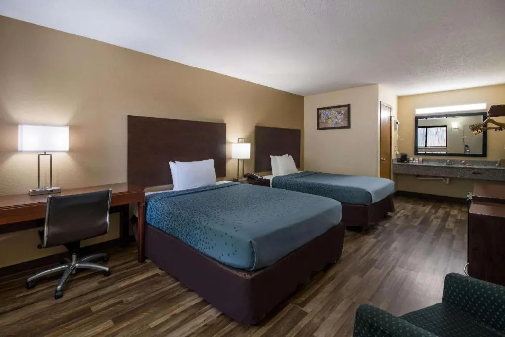 Bed in Econo Lodge Martin