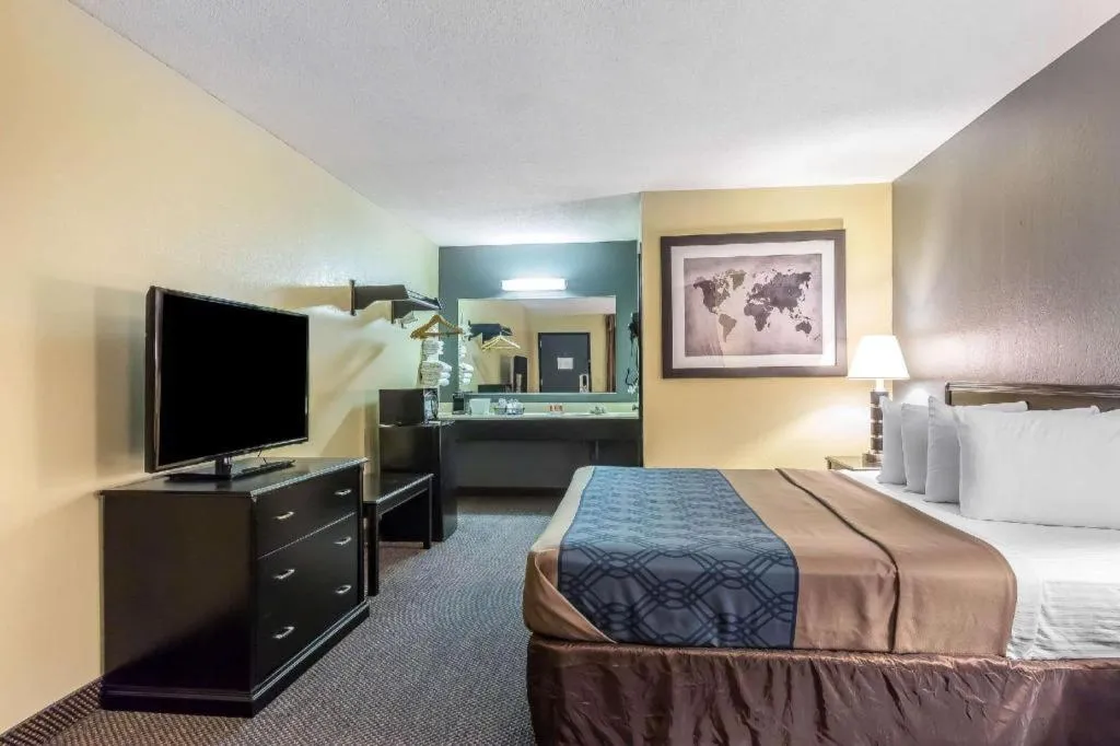 Bed in Econo Lodge Martin