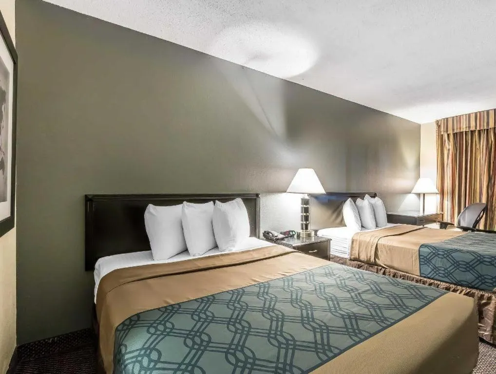 Bed in Econo Lodge Martin