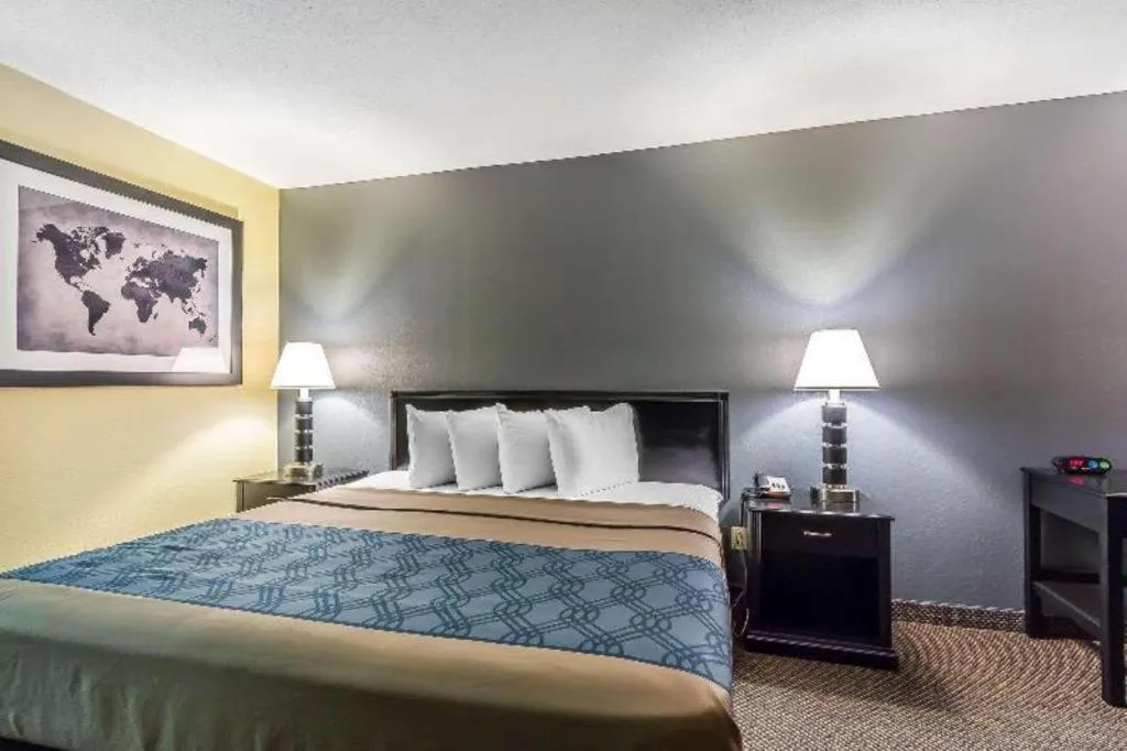 Bed in Econo Lodge Martin