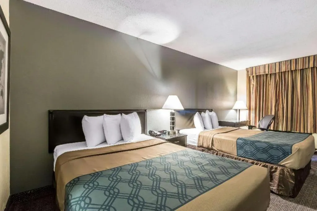 Bed in Econo Lodge Martin