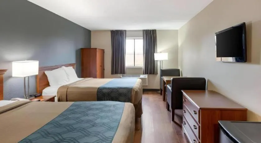 Bed in Econo Lodge Longmont East