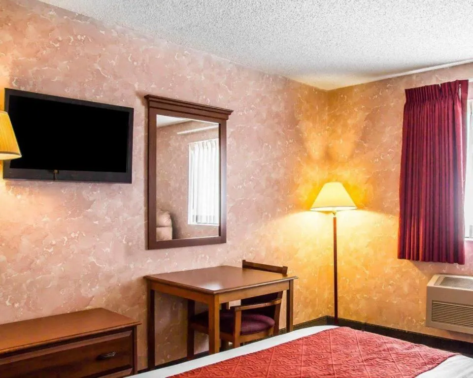 Bed in Econo Lodge Longmont East