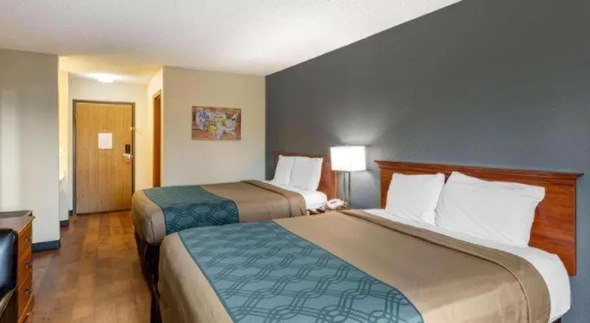 Bed in Econo Lodge Longmont East