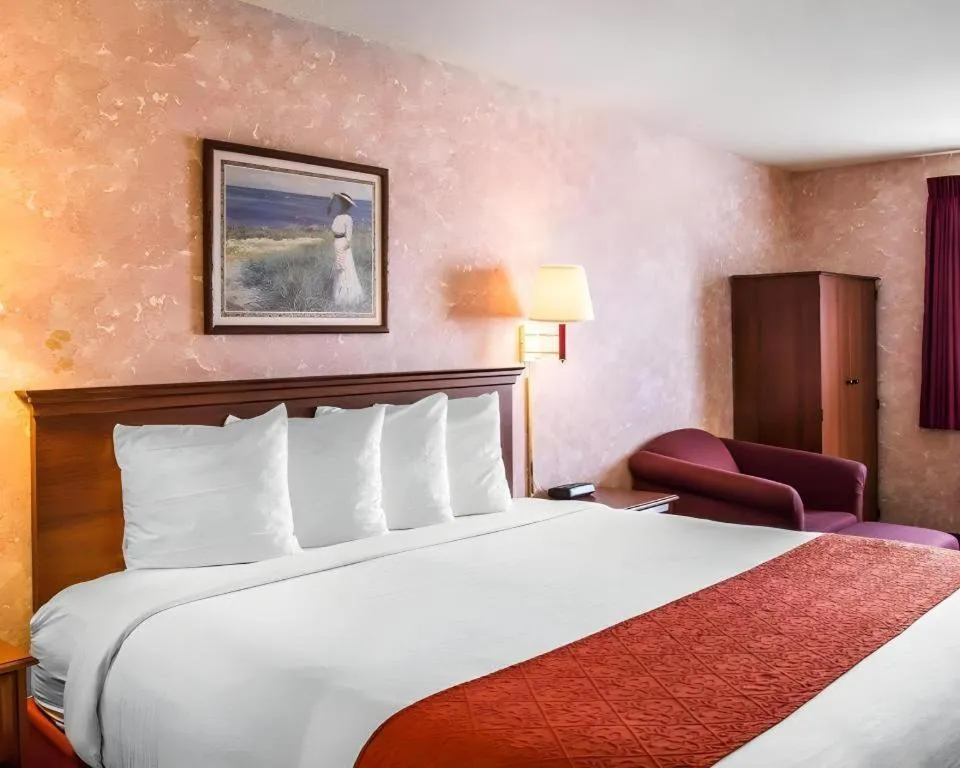 Bed in Econo Lodge Longmont East