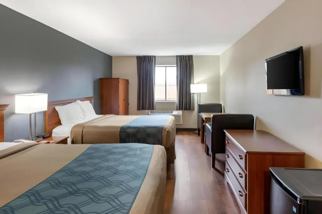 Bed in Econo Lodge Longmont East