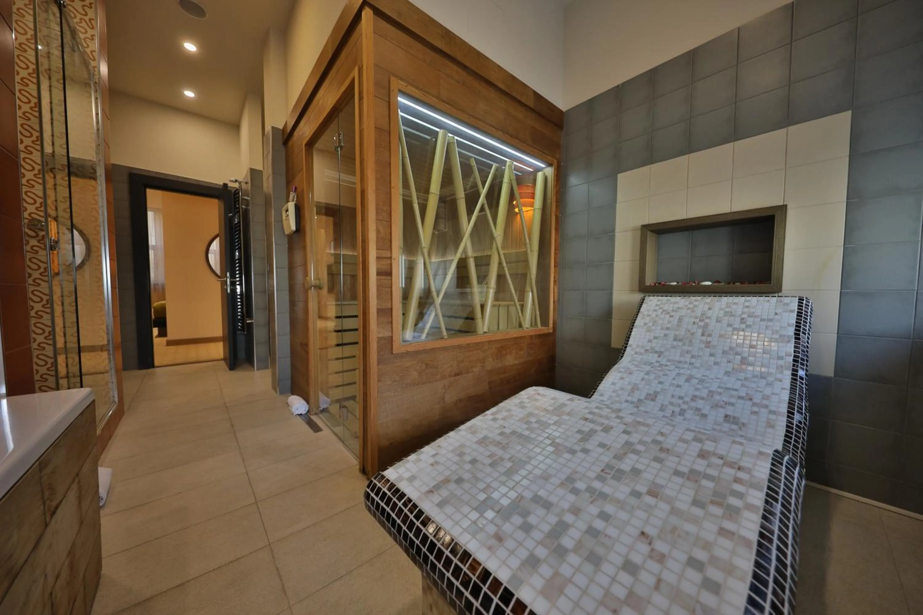 Spa and wellness centre/facilities, Bed in Atera Business Suites