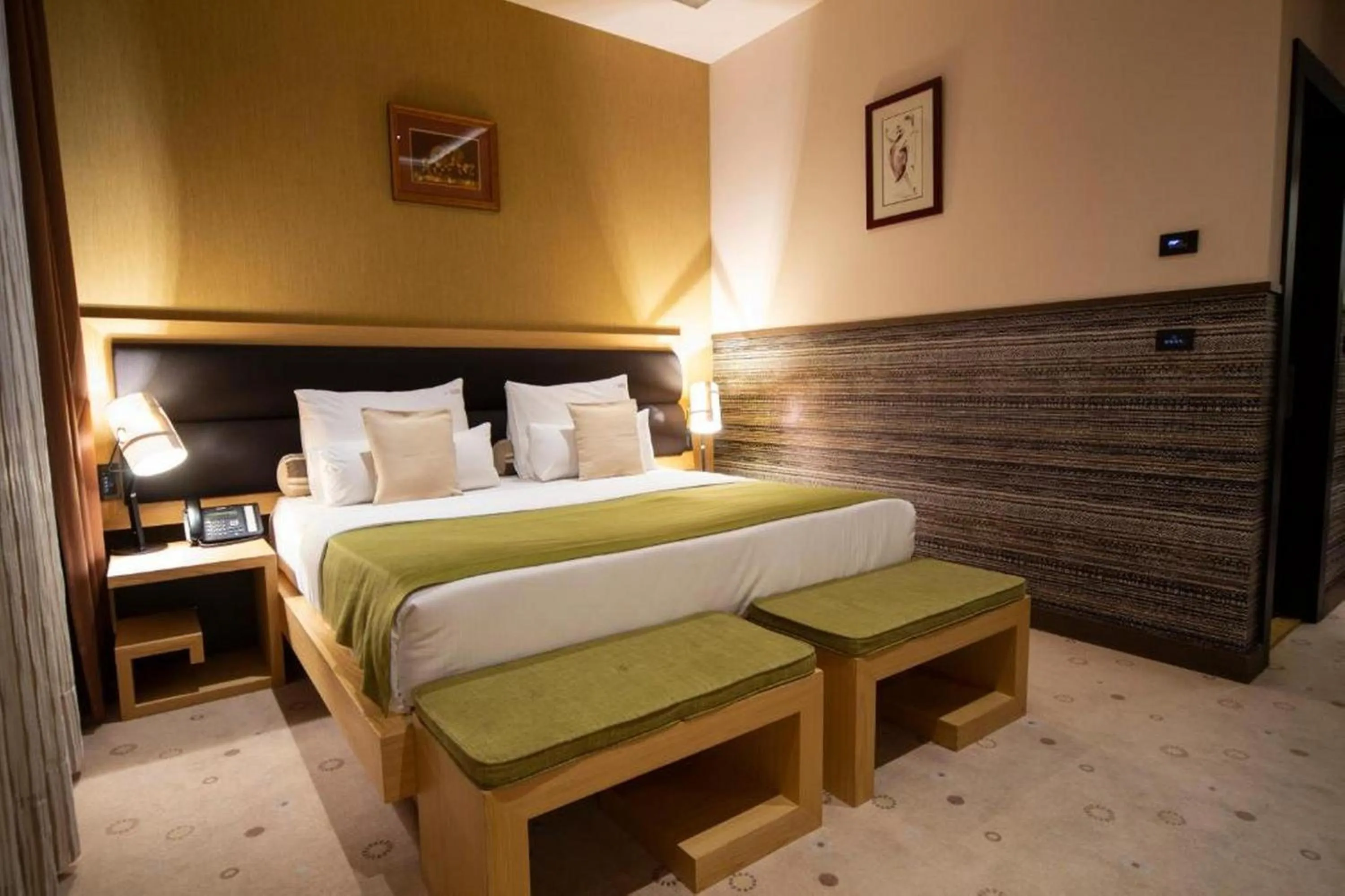 Bed in Atera Business Suites