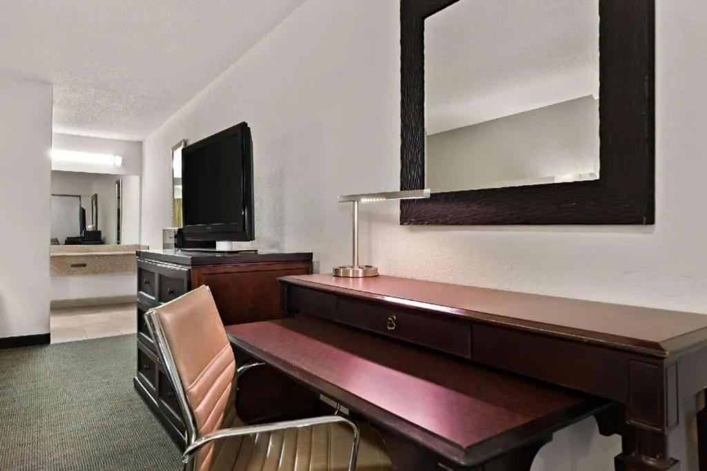 Rodeway Inn Lumberton Central