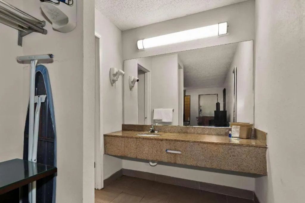 Rodeway Inn Lumberton Central