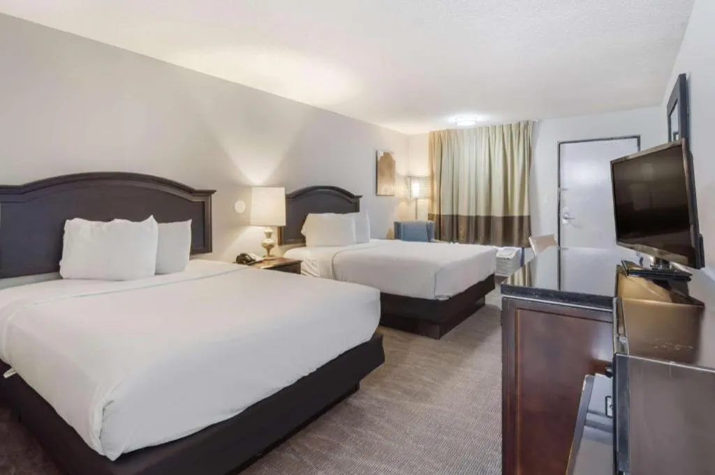 Bed in Rodeway Inn Lumberton Central