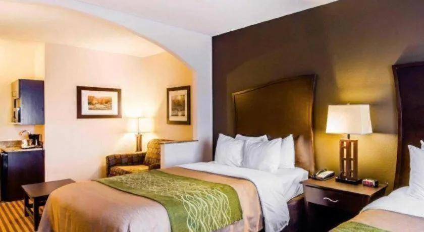 Bed in Comfort Inn & Suites Alva