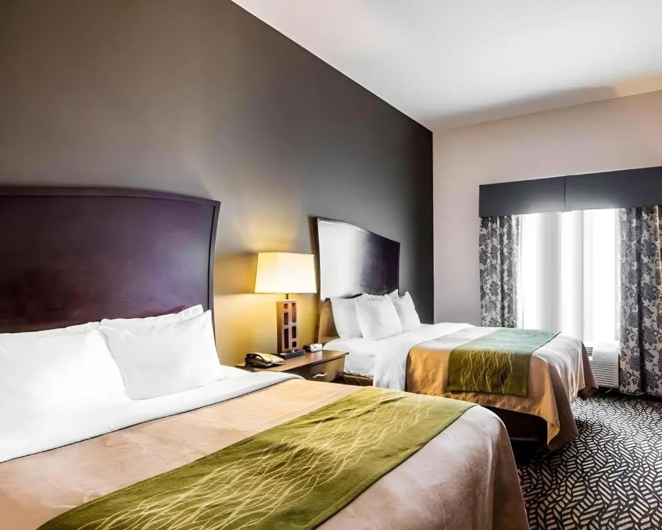 Bed in Comfort Inn & Suites Alva