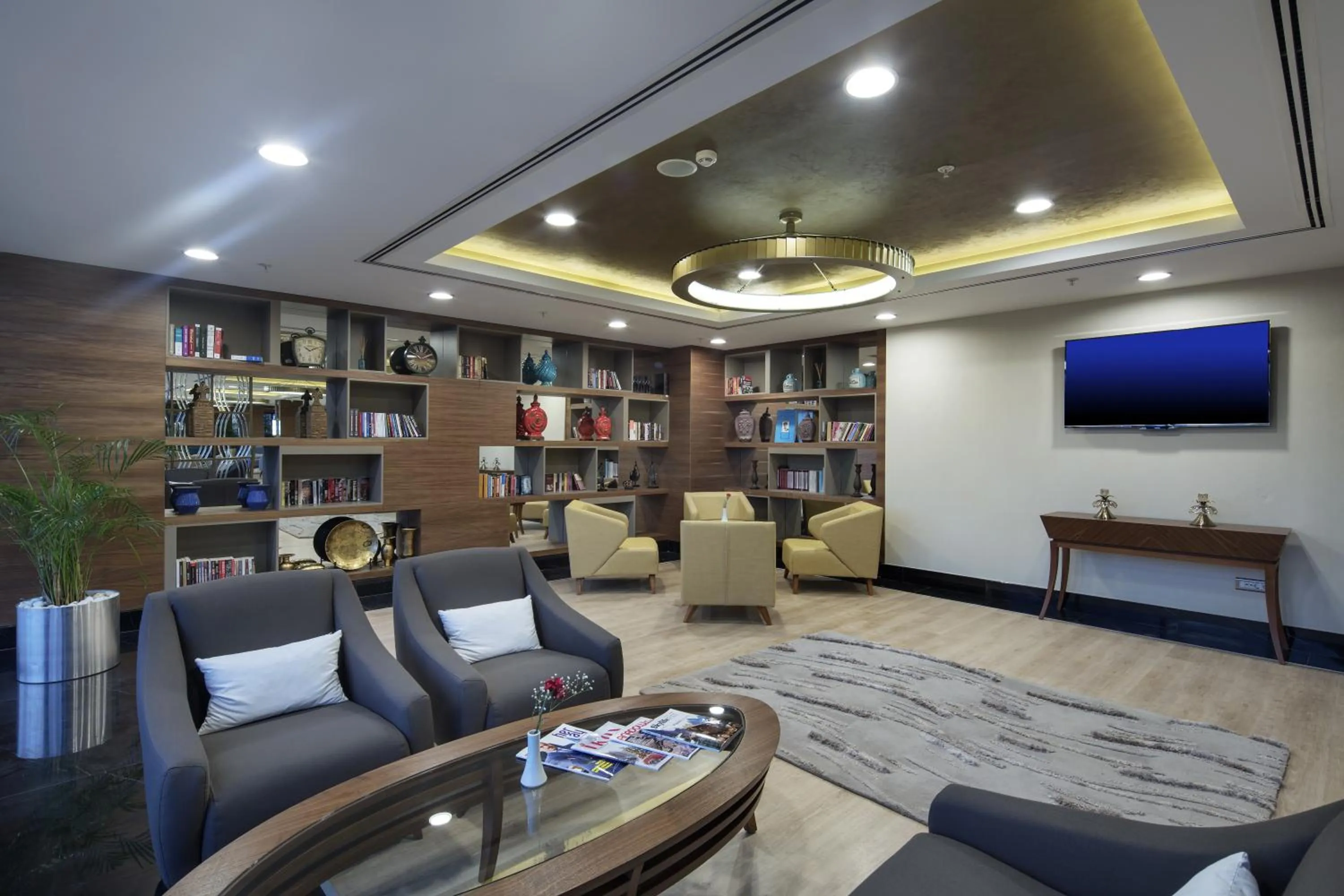 Communal lounge/ TV room in Ramada By Wyndham Elazığ