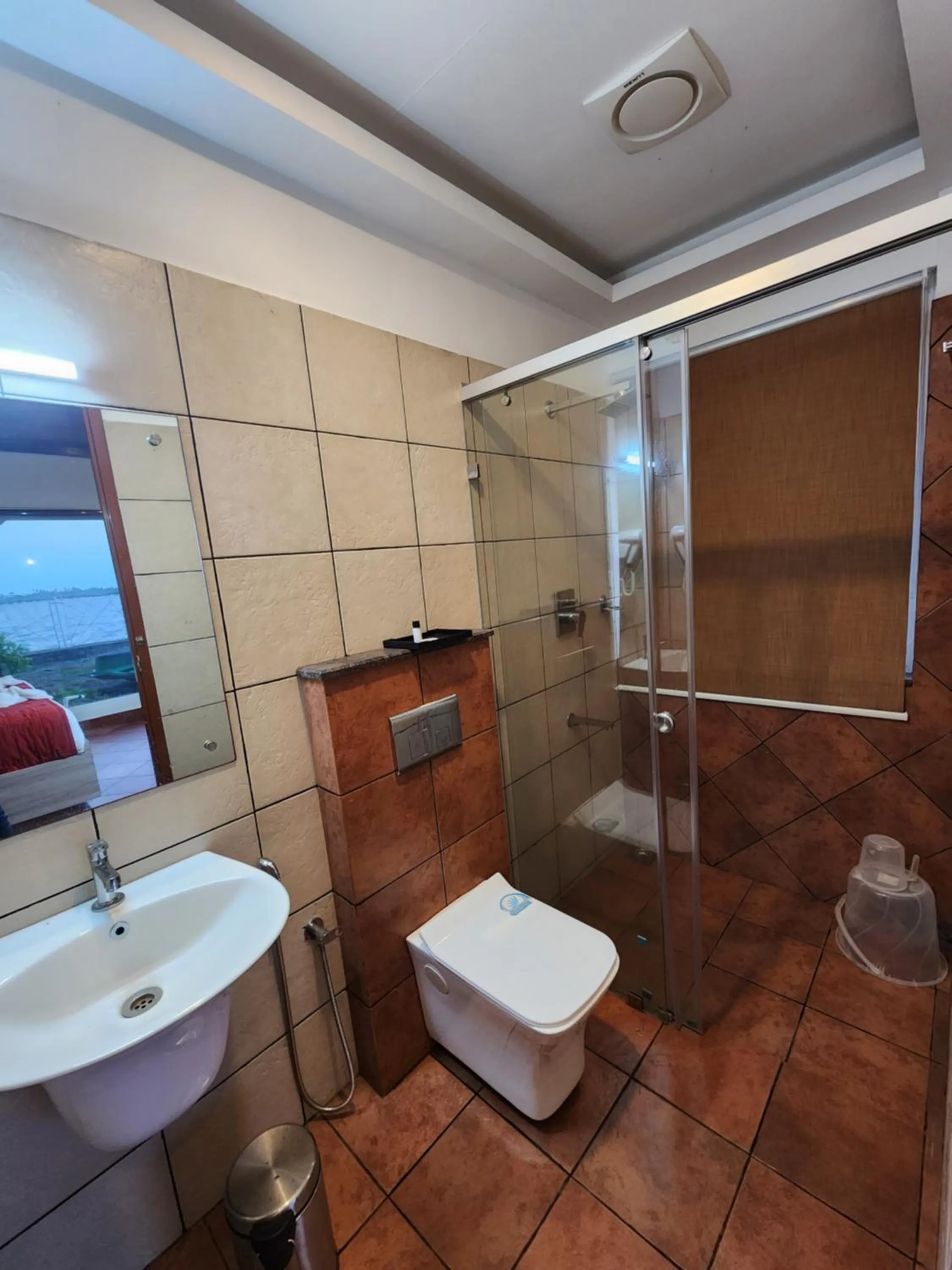 Toilet in MIRAS PMC Lakeshore Resort