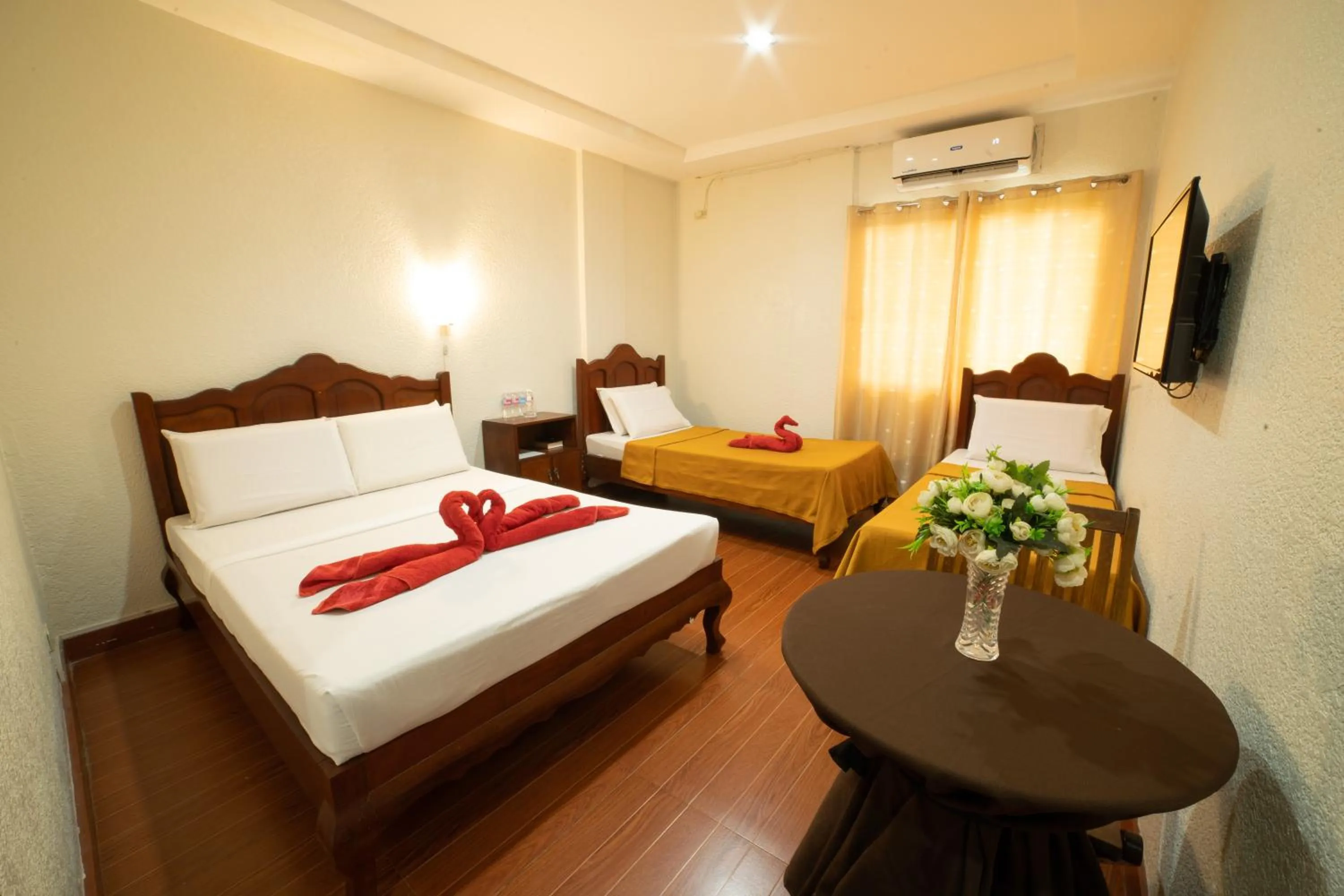 Bedroom, Bed in Casañas Suites