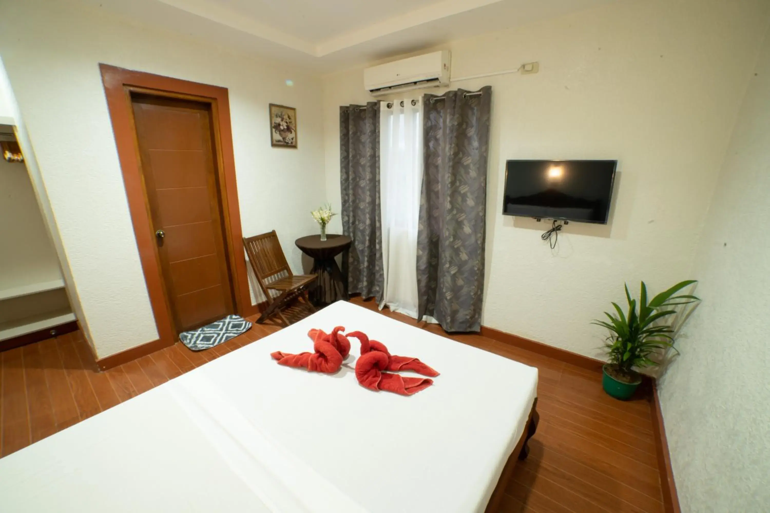 Double Room in Casañas Suites Double Room in Casañas Suites