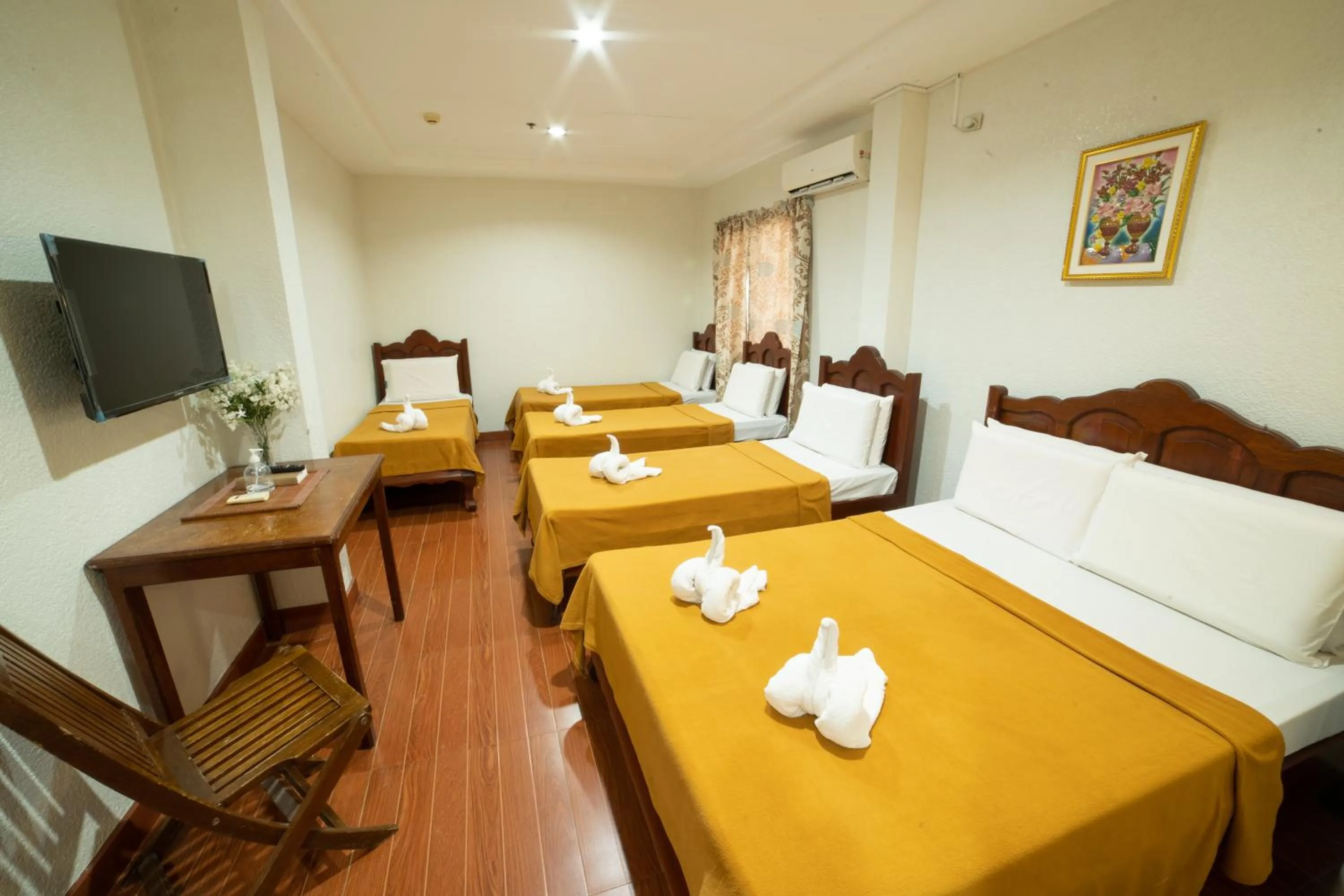 Photo of the whole room, Bed in Casañas Suites