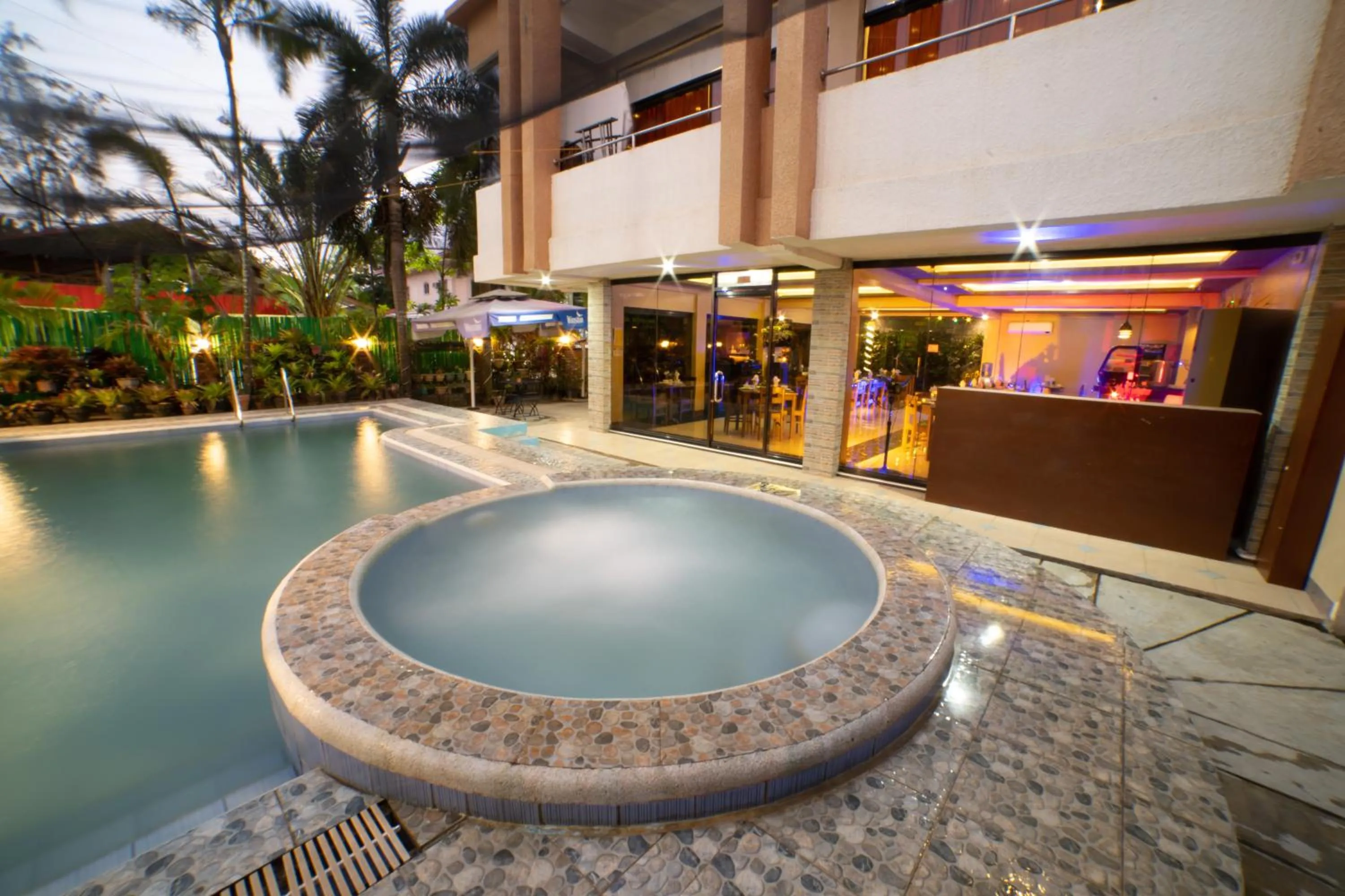 Swimming pool in Casañas Suites
