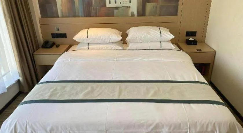 Bed in City Comfort Inn Wuhan Yangluo Wanda Plaza