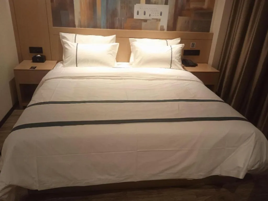 Bed in City Comfort Inn Wuhan Yangluo Wanda Plaza