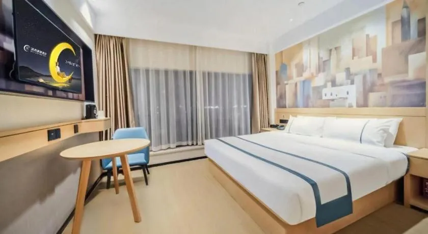 Bed in City Comfort Inn Wuhan Yangluo Wanda Plaza