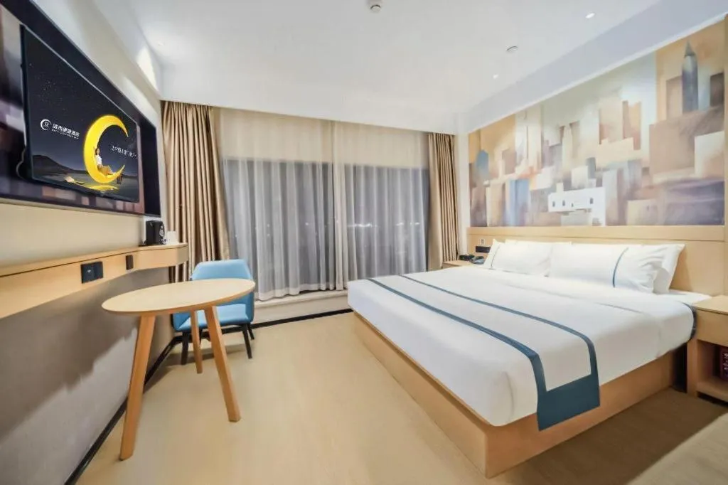 Bed in City Comfort Inn Wuhan Yangluo Wanda Plaza