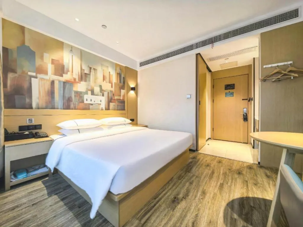 Bed in City Comfort Inn Wuhan Yangluo Wanda Plaza