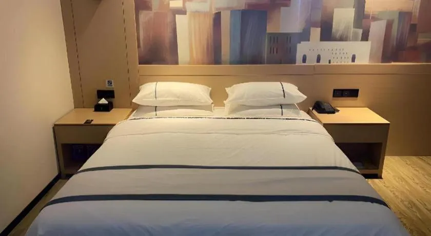 Bed in City Comfort Inn Wuhan Yangluo Wanda Plaza