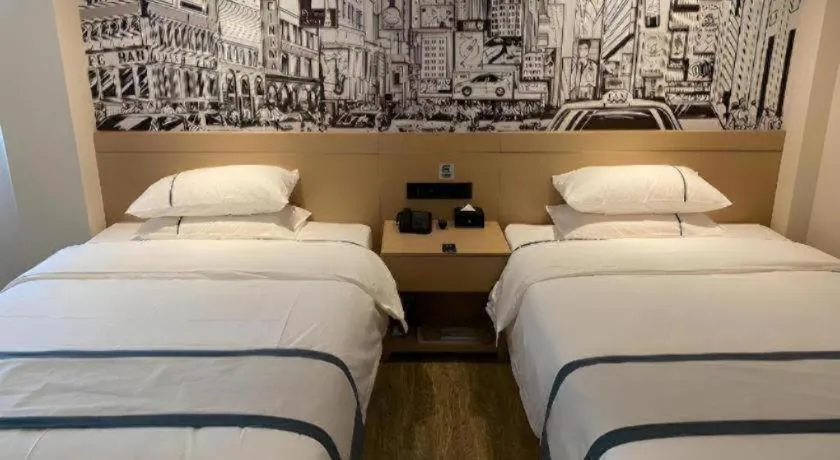 Bed in City Comfort Inn Wuhan Yangluo Wanda Plaza