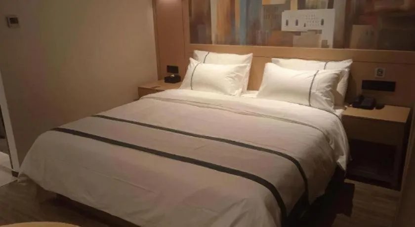Bed in City Comfort Inn Wuhan Yangluo Wanda Plaza