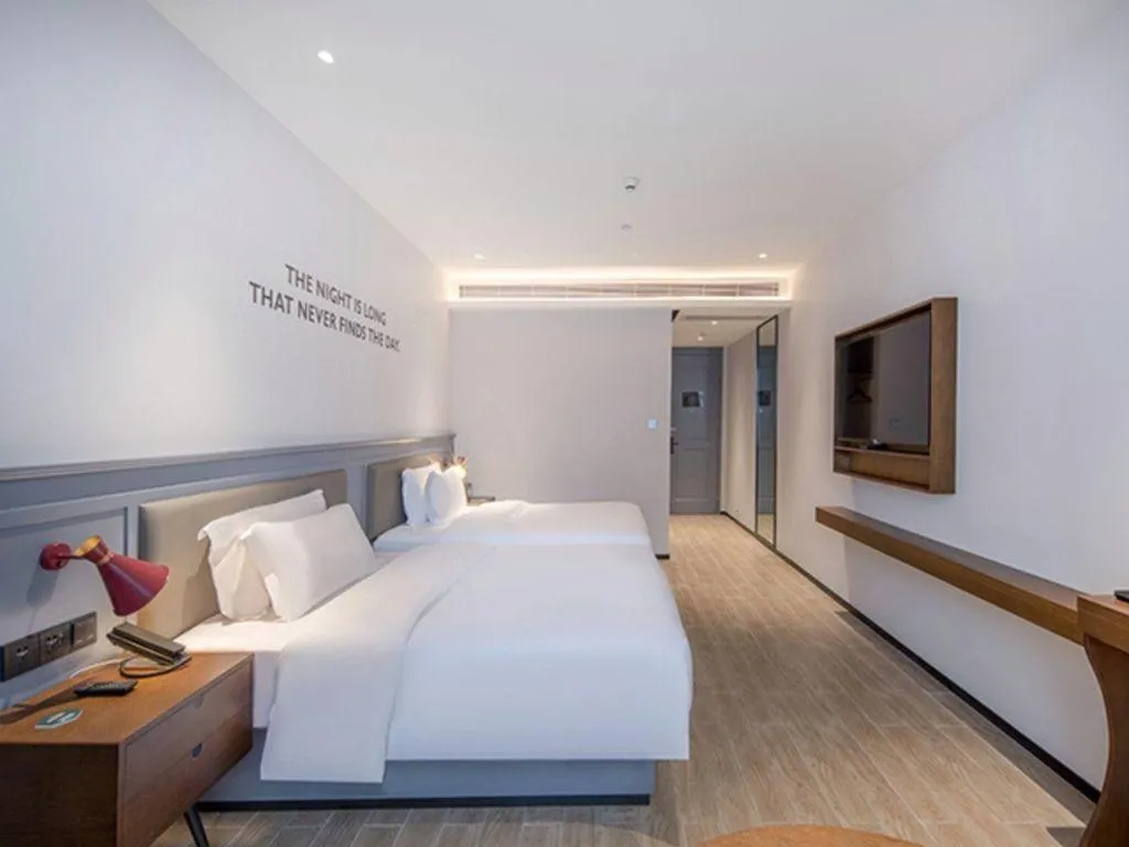 Bed in City Comfort Premier Hotel Nanning Guangxi University Zoo Metro Station