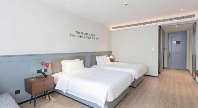 Bed in City Comfort Premier Hotel Nanning Guangxi University Zoo Metro Station