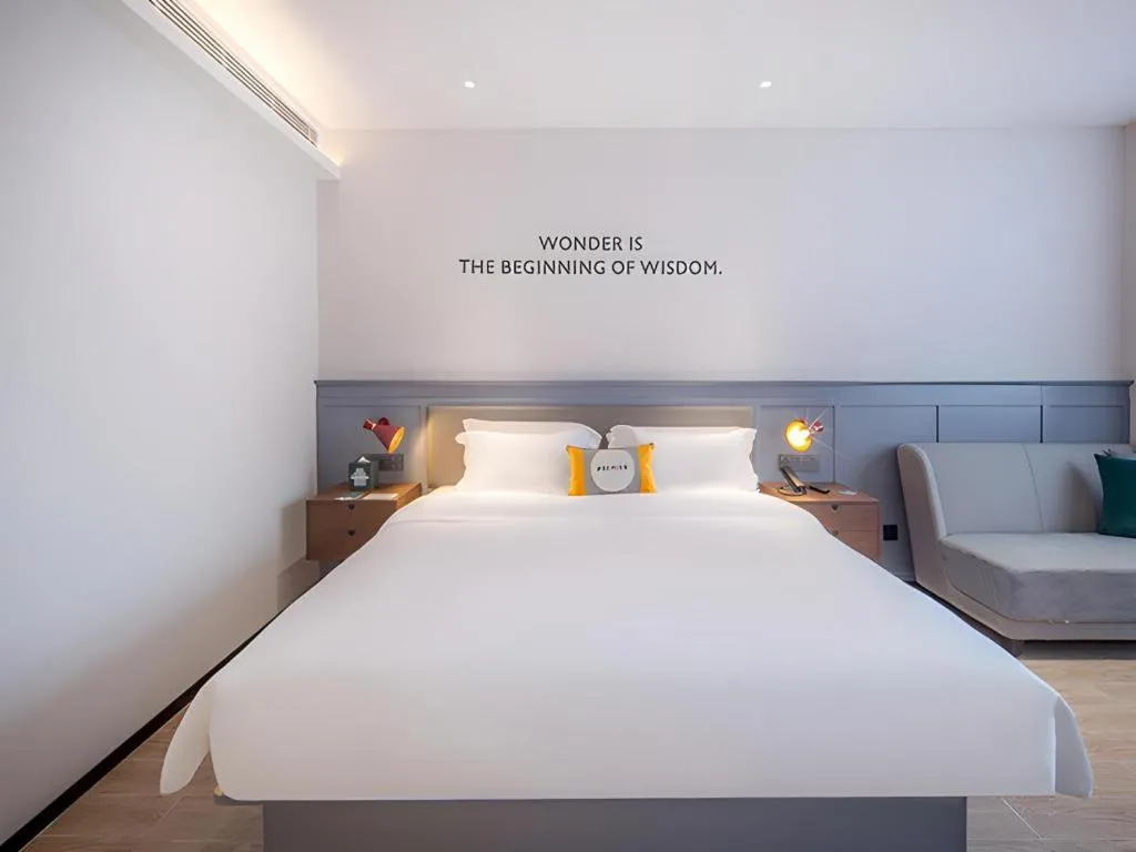 Bed in City Comfort Premier Hotel Nanning Guangxi University Zoo Metro Station