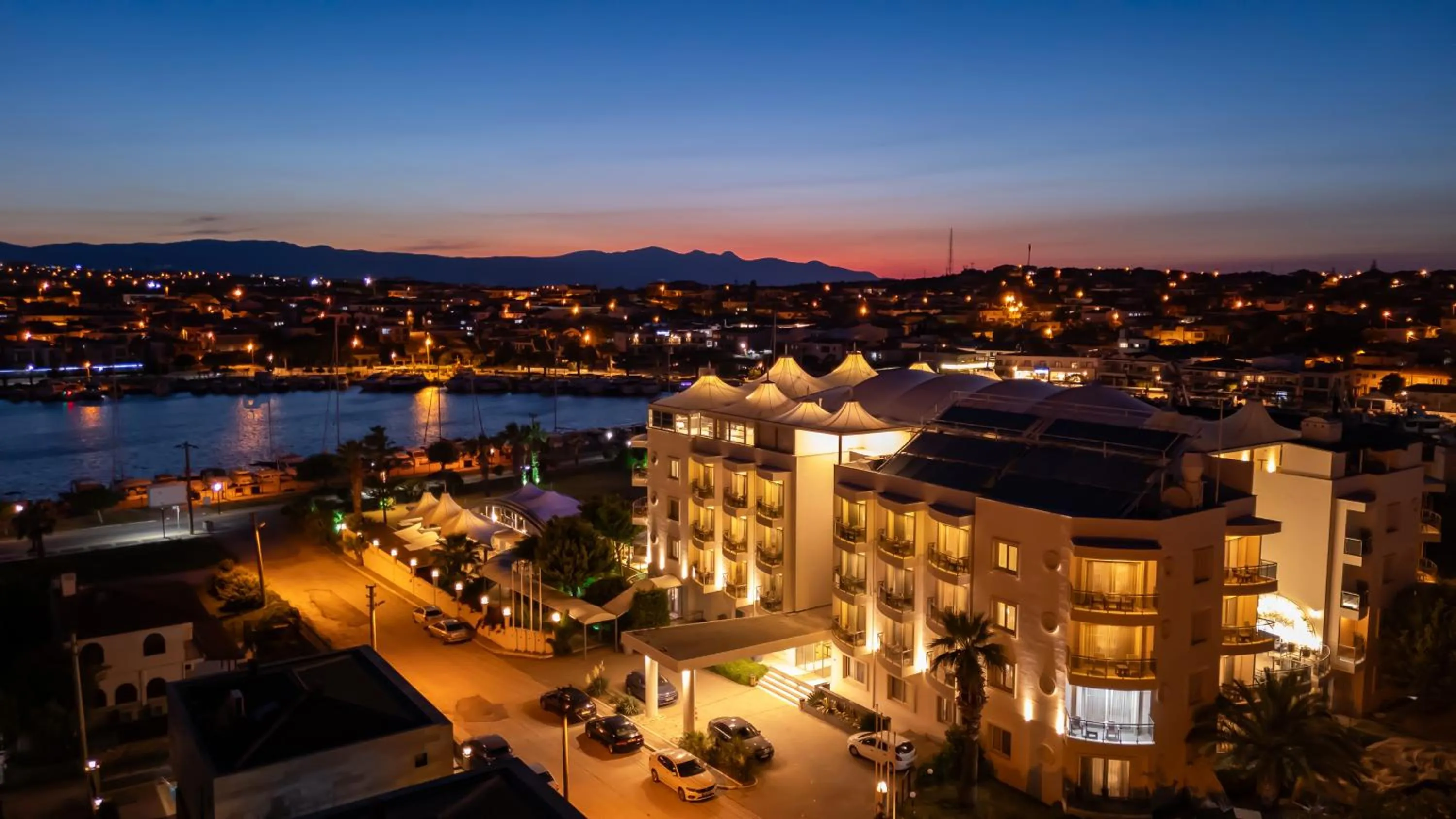 Property building in Sisus Marina Hotel