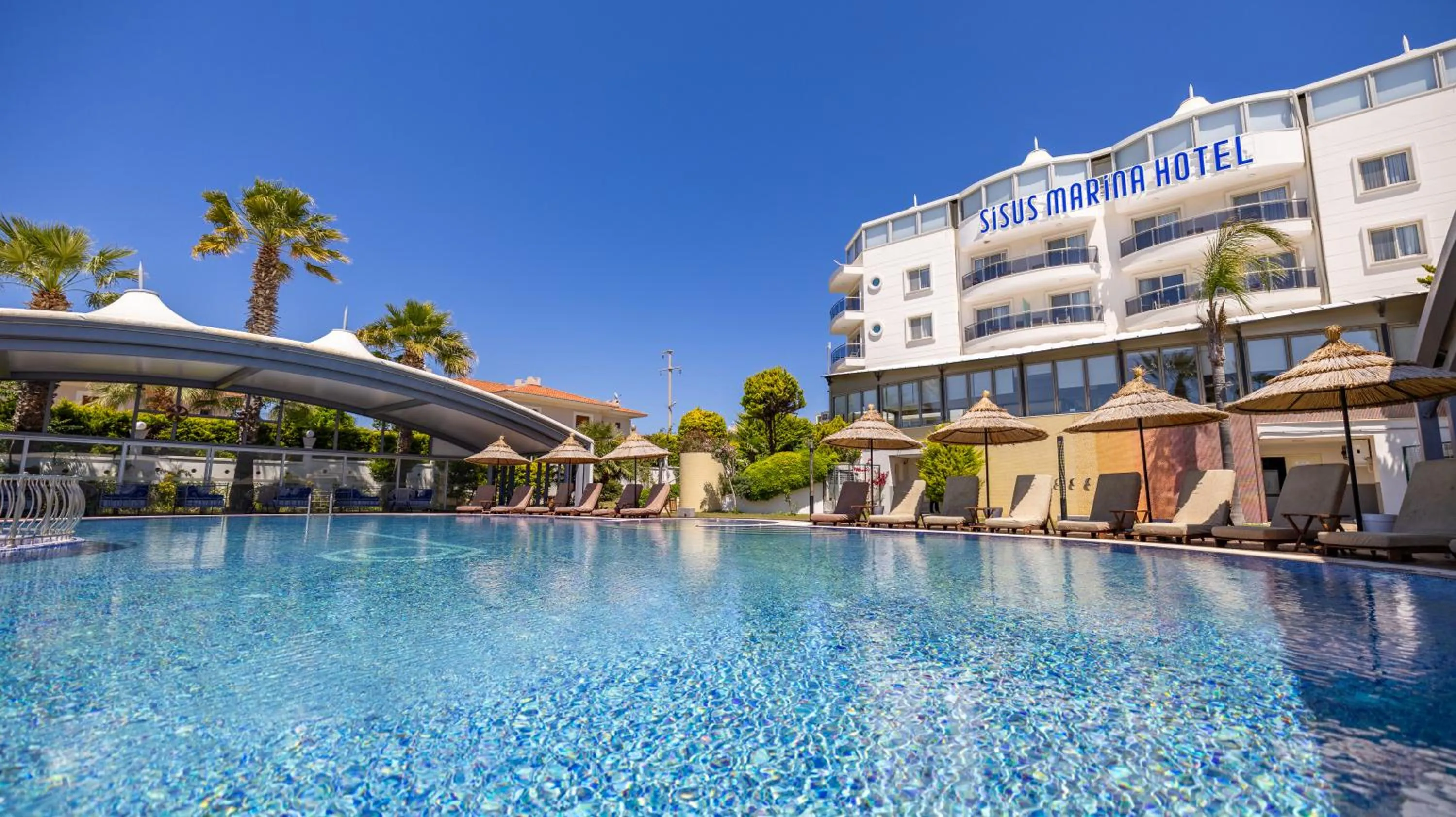 Property building in Sisus Marina Hotel