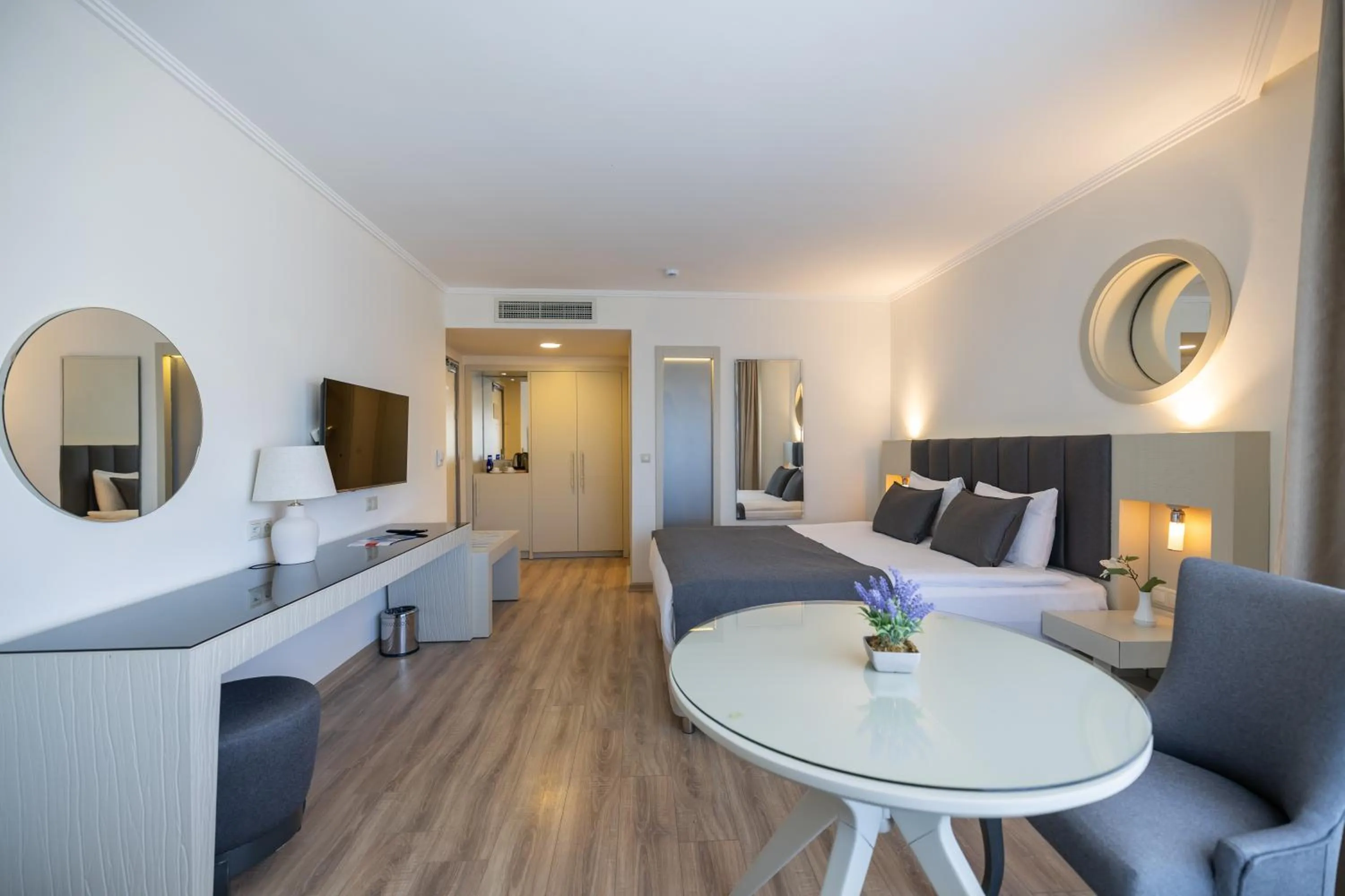 Bed in Sisus Marina Hotel