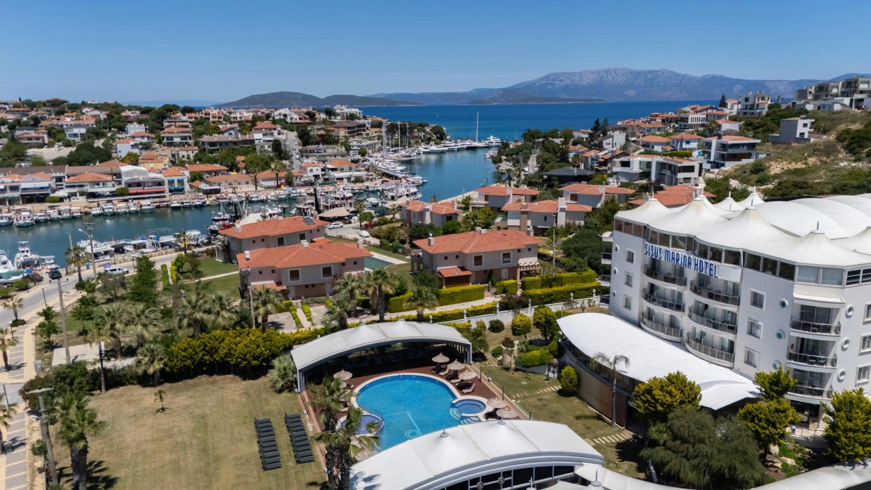 Property building in Sisus Marina Hotel