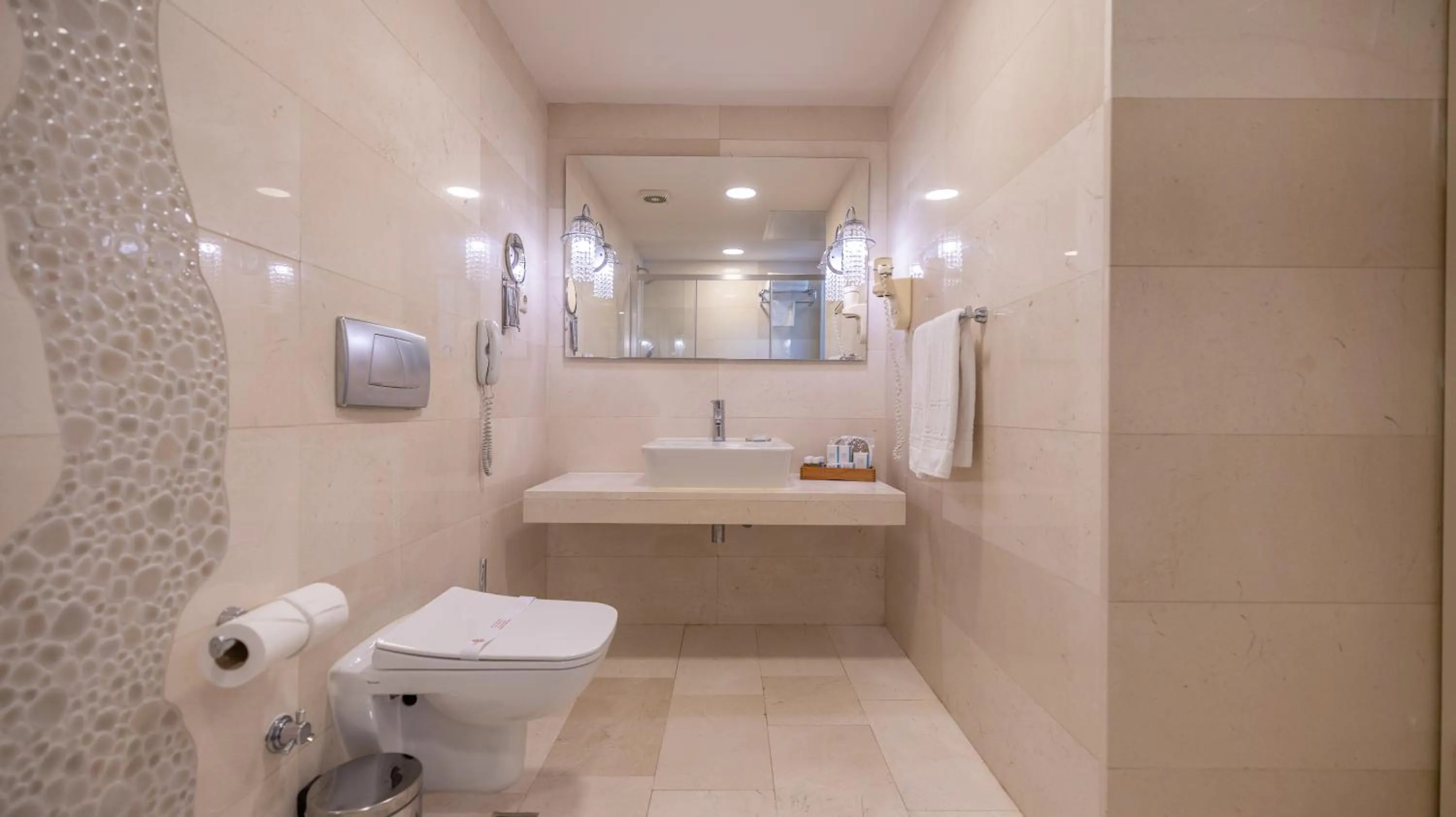 Shower in Sisus Marina Hotel