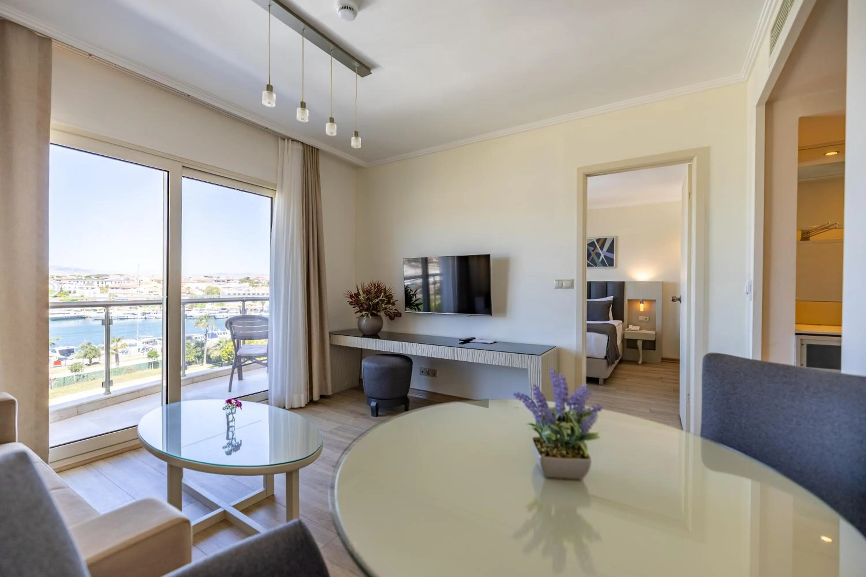 Communal lounge/ TV room in Sisus Marina Hotel