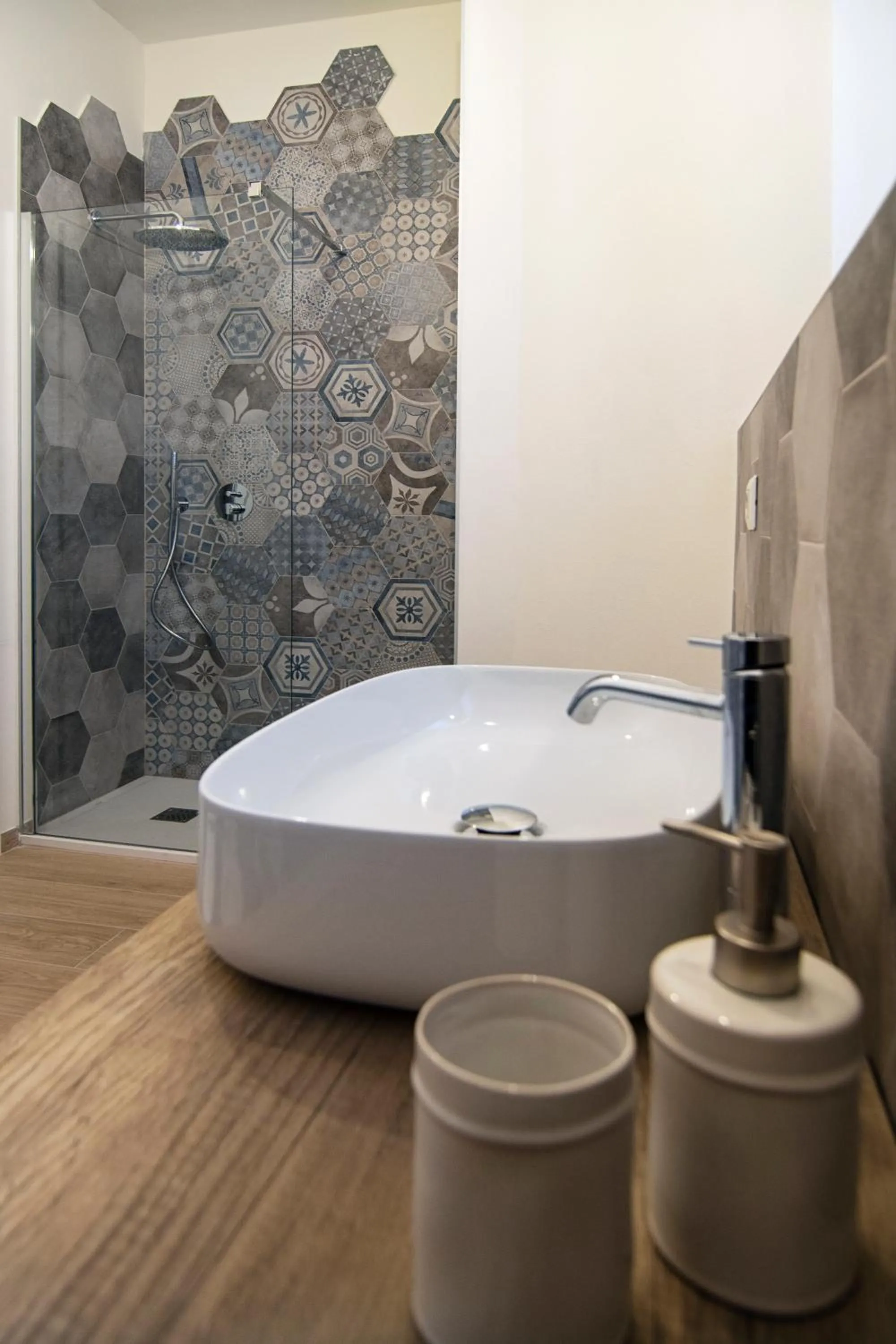 Shower in Gigi Suites&Apartments