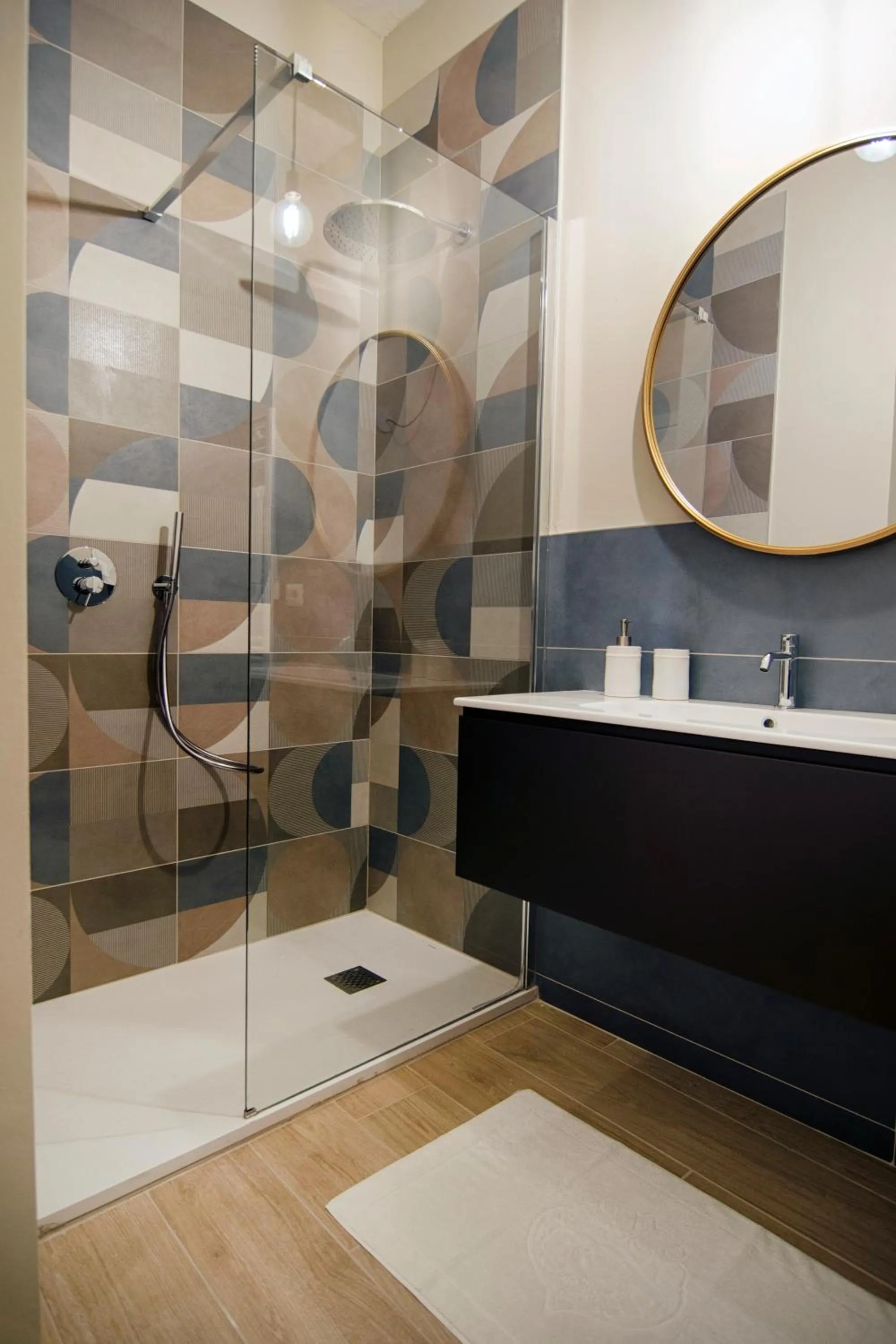 Shower in Gigi Suites&Apartments