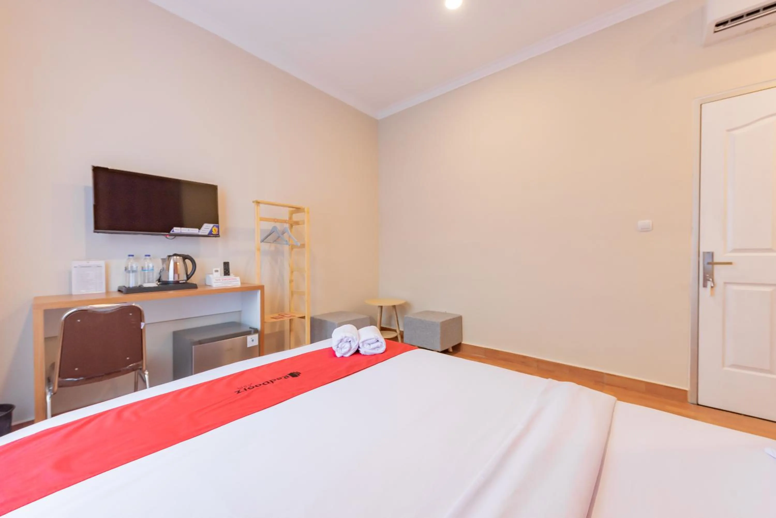 Bedroom, Bed in RedDoorz Plus @ Bagusrangin Street 2