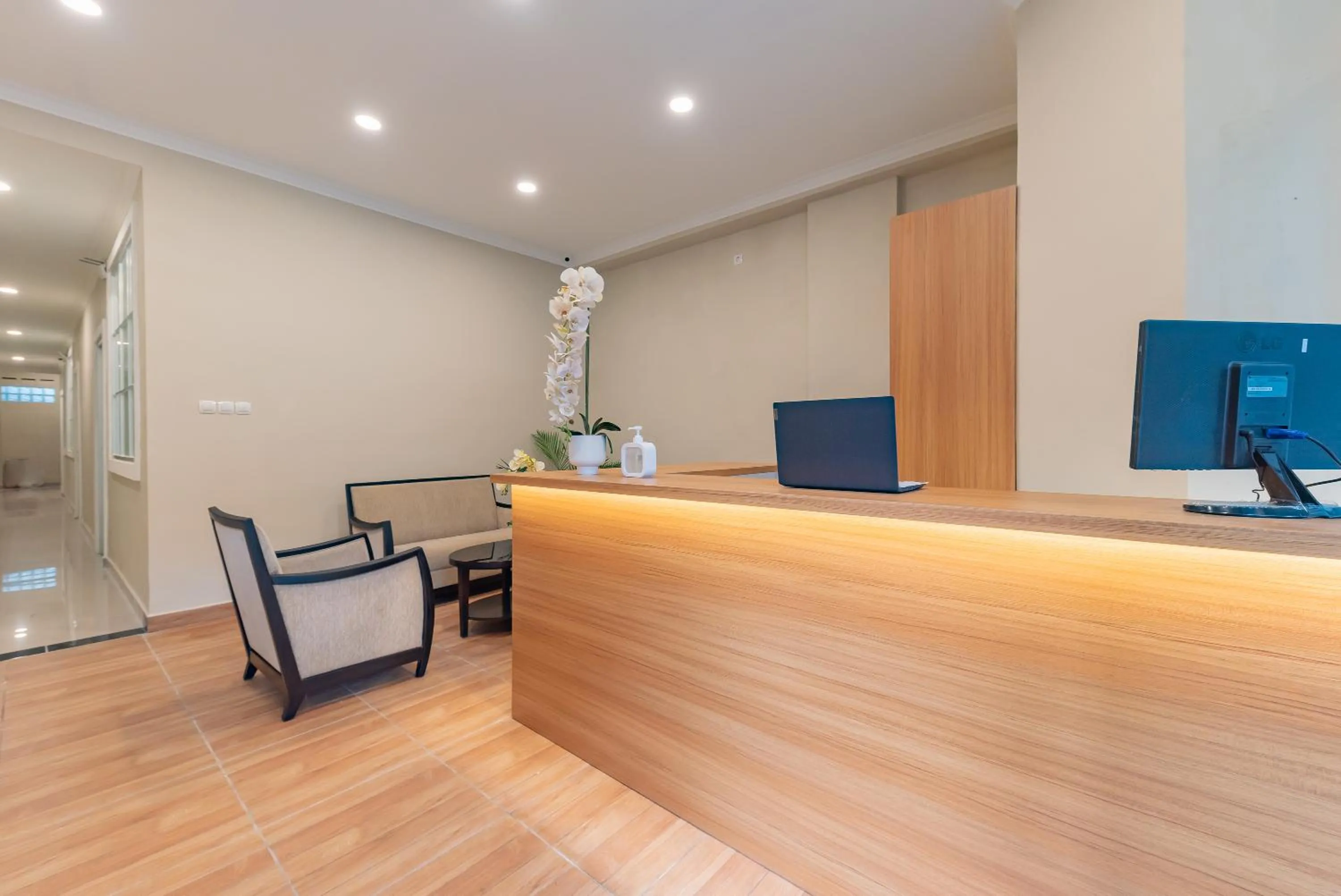 Lobby or reception in RedDoorz Plus @ Bagusrangin Street 2